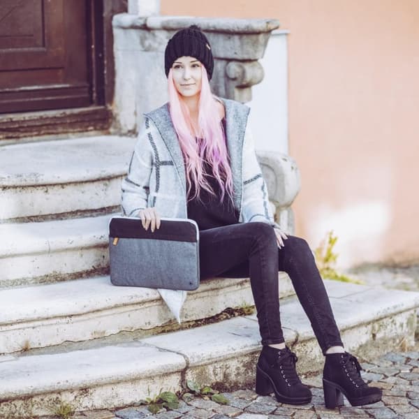 Hama Florence Laptop Sleeve, upp till 34 cm (13,3"), svart/grå