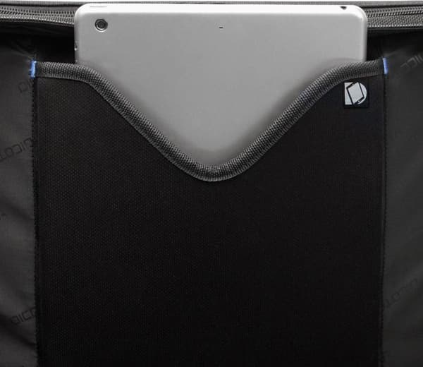 Dicota Eco Top Traveler PRO notebookfodral 43,9 cm (17,3") Väska med toppstängning Svart