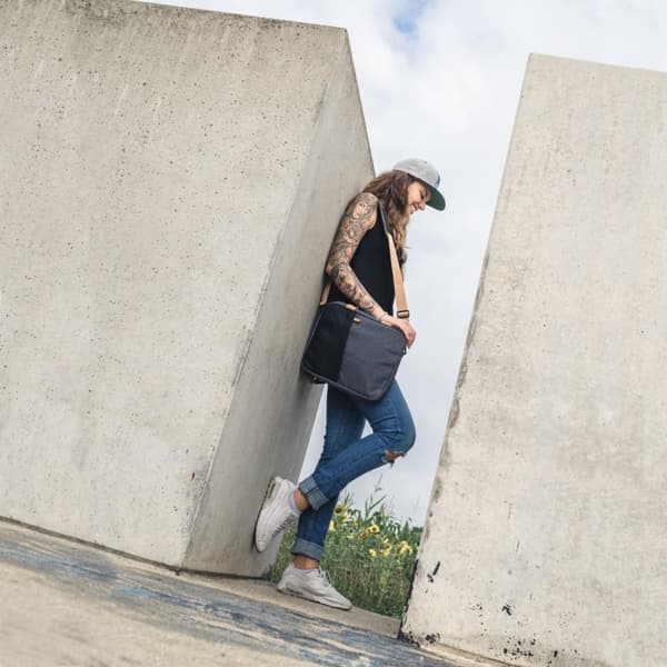Hama Florence - Notebook case - 40 cm (15.6") - Grey, Black