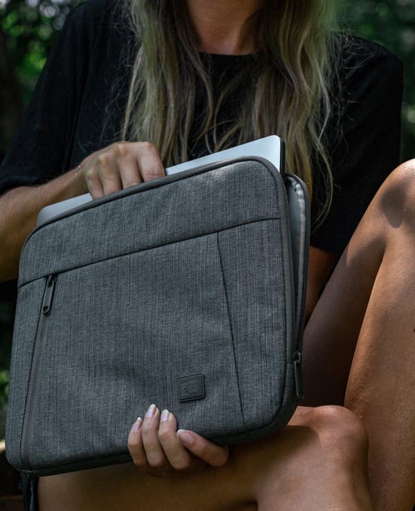 Case Logic Huxton - Notebook-fodral - 39,6 cm (15,6") - Svart