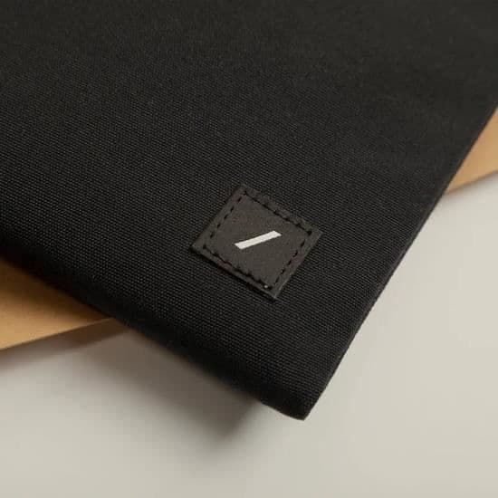 Skyddsoffa - Native Union - W.F.A Stow Lite - Kompatibel med MacBook Pro 14" - Svart - Hållbar textil