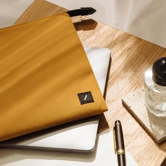 Skyddsoffa - Native Union - W.F.A Stow Lite - Kompatibel med MacBook Pro 14" - Svart - Hållbar textil