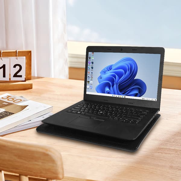 Laptop kylplatta med Neonljus