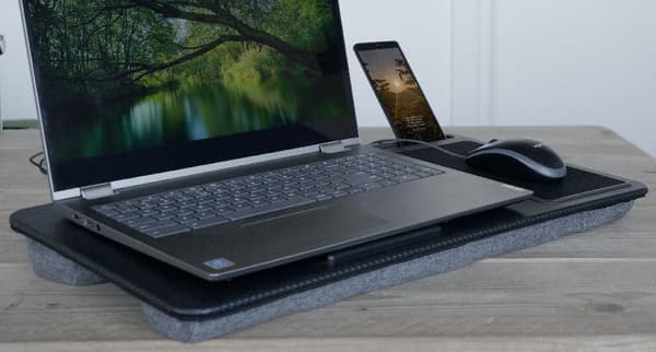Laptopkudde med musmatta och telefonhållare - Carbon - Svart / Grå