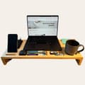 Miniatyrbild 3 av 9: Ergonomisk Bambuskärmsstativ & Organisatör – Monitorstativ för en Smartare Arbetsplats