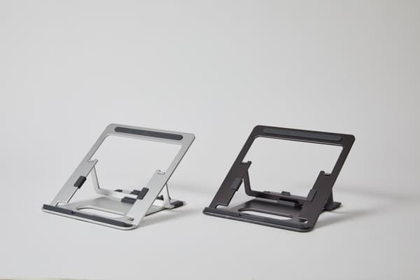 POUT EYES 3 ANGLE Bärbart laptopstativ i aluminium, silver