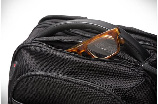 Kensington Contour 2.0 Pro Laptop Ryggsäck - Lämplig för 17 tums bärbar dator - Polyester - Slitstarkt, vattenavvisande material - Ergonomisk - Svart