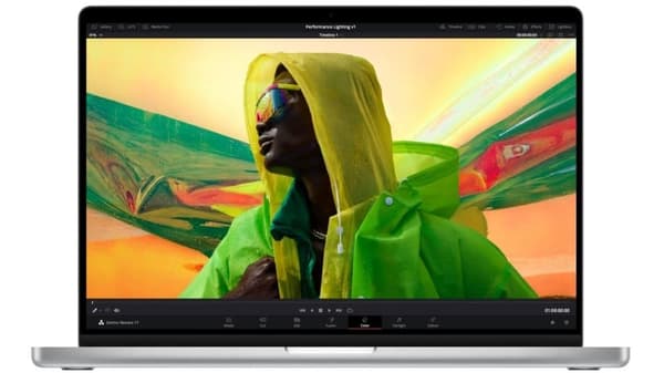 MacBook Pro Retina 14” 2021 Apple M1 Pro 3,2 Ghz 16 GB 4 TB SSD Silver - Renoverad - Mycket bra skick