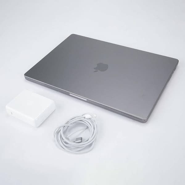 MacBook Pro Retina 14" 2021 Apple M1 Pro 3,2 GHz 16 Gt 2 Tt SSD Tähtiharmaa - Kunnostettu - Täydellinen kunto