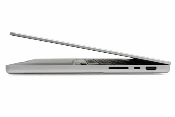 MacBook Pro Retina 14” 2021 Apple M1 Max 3,2 Ghz 10-CPU 24-GPU 32 GB 512 GB SSD Rymdgrå - Renoverad - Bra skick