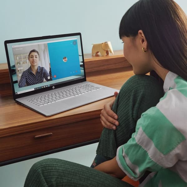 KÄYTETTY Laptop HP 9P521UA 17,3" Intel Core I3-1215U 8 GB RAM 256 GB SSD (Kunnostetut Tuotteet A+)
