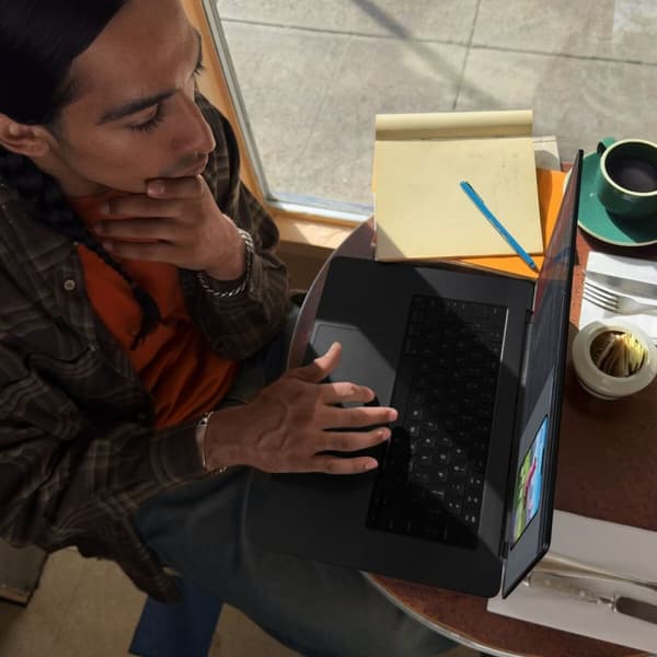 Laptop Apple MRW23ZE/A 16,2" M3 512 GB SSD