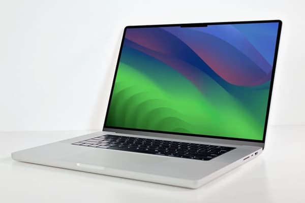 Apple MacBook Pro Retina 16” Apple M1 Max 10 CPU/32 GPU 64 GB 4 TB SSD Silver (2021) - Renoverad - Bra skick