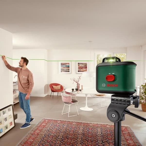 Boschin UniversalLevel 360 -linjalaser (pysty- ja vaakasuora linjalaser 360° laserilla koko alueen kohdistamiseen)
