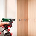 Pikkukuva 5 / 5: Bosch EasyLevel -spirilaservaa'alla ja seinäkiinnikkeellä (laserviiva joustavaan kohdistamiseen seinille ja laserpisteeseen)