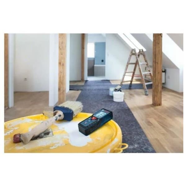 Bosch Professional GLM 40 -laseretäisyysmittari (punainen laser, kantama: 0,15–40,00 m, 2 x 1,5 V LR03 (AAA) -paristoa, laukku) - 0601072902