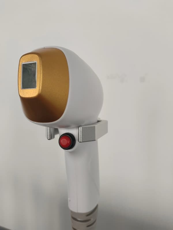 Diode Laser Hårfjerning Maskine, 3 Bølgelængder, Justerbar Energidensitet,Enkelt håndtag, EU stik