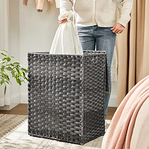 Songmics handvävd tvättkorg, 90L syntetiska rottingkläder hamnar, grå