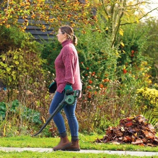 Bosch sladdlös lövblåsare - UniversalLeafBlower 18V-130 - 06008A0600