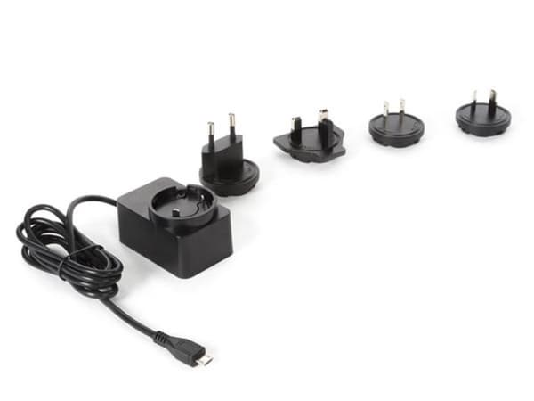Universallader med mikro-usb-kontakt - 5 Vdc - 2,5 A med 4 reiseplugger