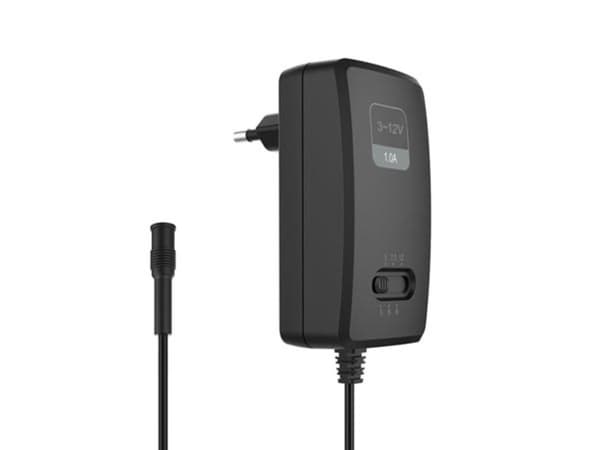Kompakti hakkurivirtalähde valittavalla lähdöllä - 100-240 V - 3 - 12 Vdc - 1 A + 6 kärkeä musta