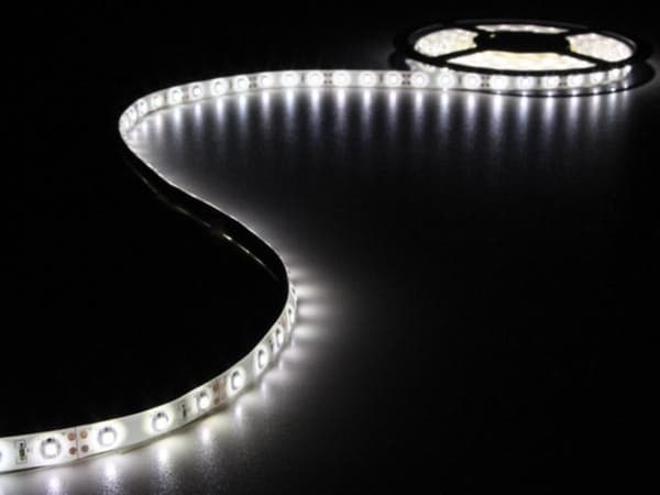 Sett med fleksibel LED-stripe og strømforsyning - kaldhvit - 300 lysdioder - 5 M - 12 Vdc