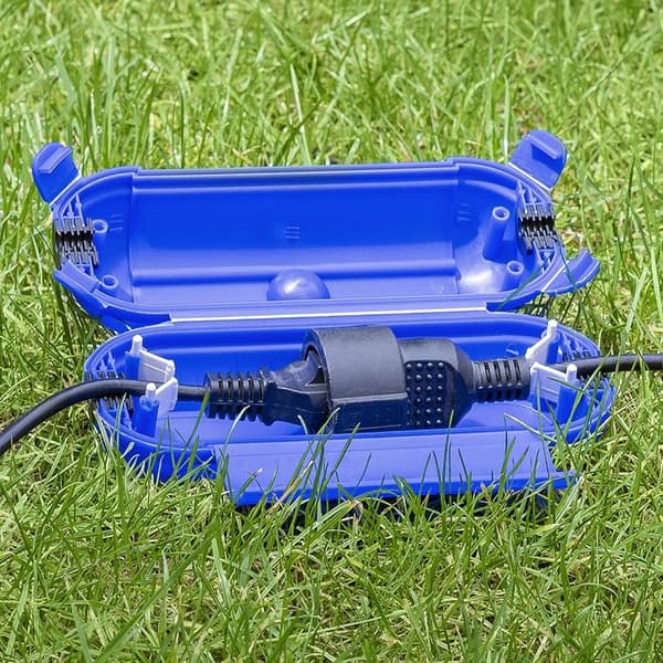Safeboks for Schuko plugg og kobling blå