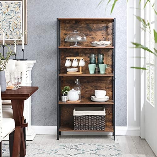 Elegant matsort reol med rustikke brune hylder