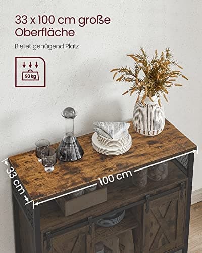 Rustikk låvedørskjenk med meshpaneler og oppbevaring