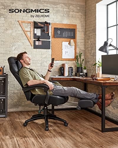 Ergonomisk svart spillestol med fotstøtte og korsryggstøtte