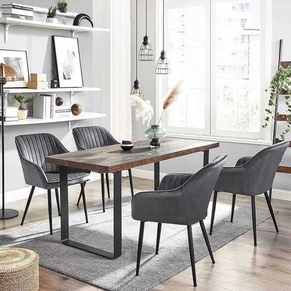 Lyxig sammetsstol med bred sits och enkel montering