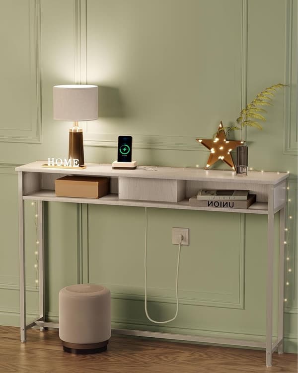 Rustikk konsollbord med uttak og USB-porter – slank design
