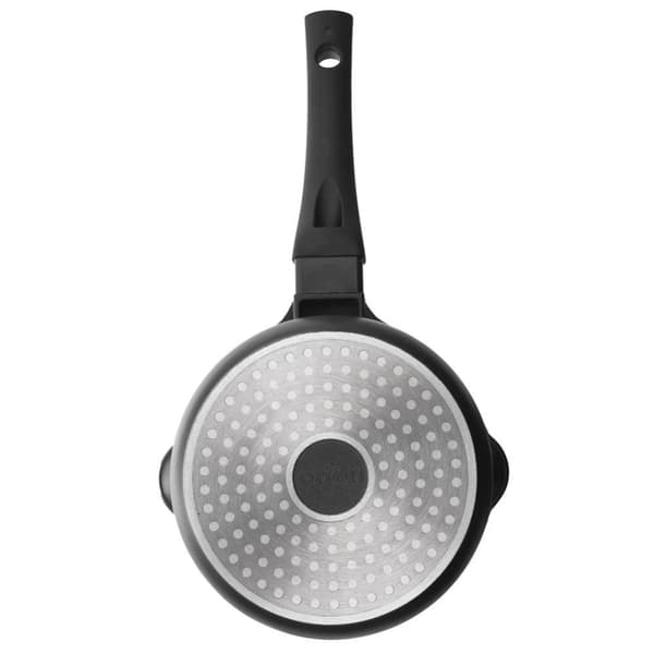 Praktisk panne med tut og non-stick overflate for alle komfyrer