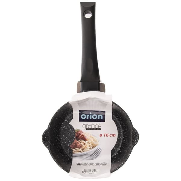 Praktisk panne med tut og non-stick overflate for alle komfyrer