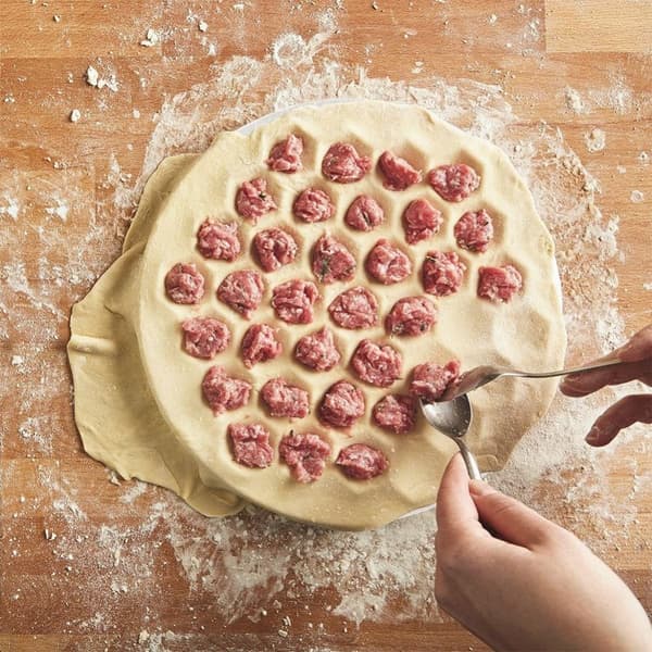 Perfekt formet uszka: Lag 37 på en gang med pierogi-verktøyet