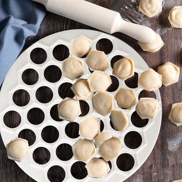 Perfekt formet uszka: Lag 37 på en gang med pierogi-verktøyet