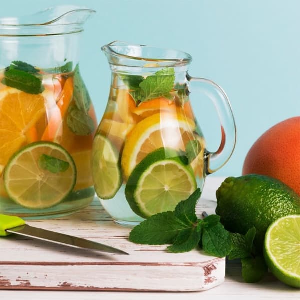 Alsidig kande til vand, juice, limonade, iste, kompot