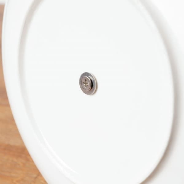 To-lags småkagefad i hvidt porcelæn og rustfrit stål