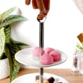 Miniatyrbild 4 av 9: Elegant tre-nivå serveringsfat i porslin och rostfritt stål