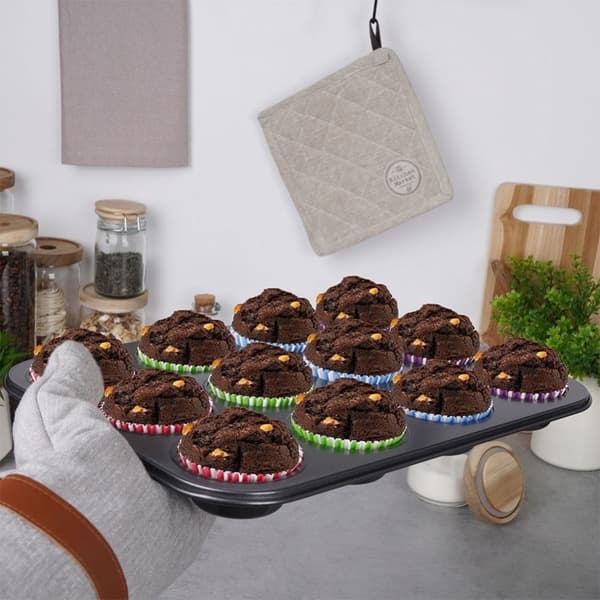 Muffinsform med non-stick og 72 fargerike papirformer
