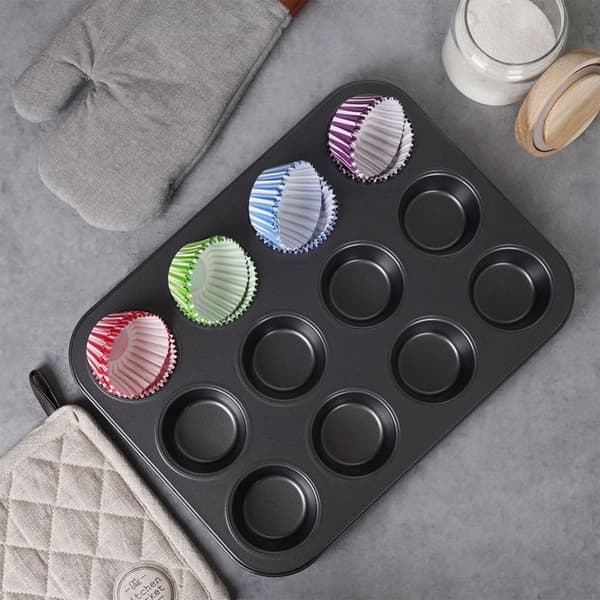 Muffinsform med non-stick og 72 fargerike papirformer