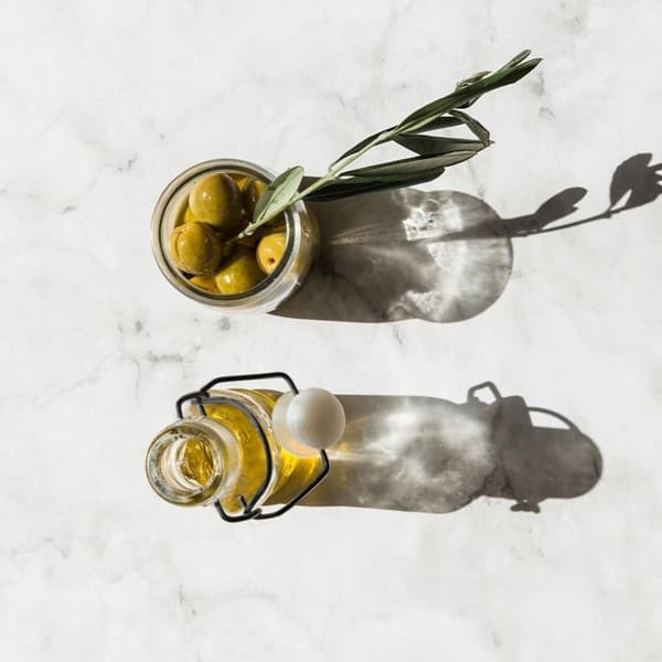 Glasflaske med kork og klips til olie, vin og likør