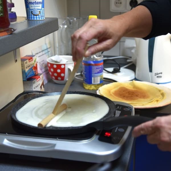 Pannkaksrulle i bokträ för enkel och jämn smetfördelning