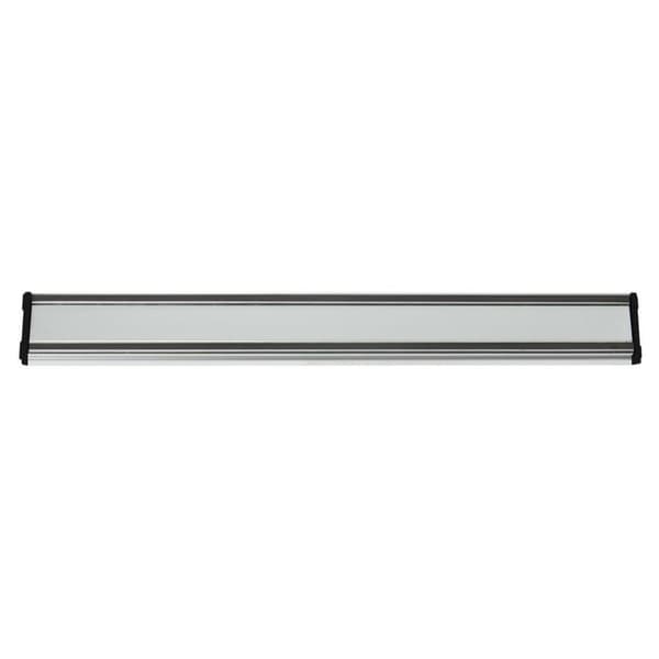 Magnetliste til knive og værktøj, sparer plads.