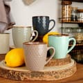 Miniatyrbild 2 av 11: Elegant set med dekorerade keramikkoppar i presentförpackning