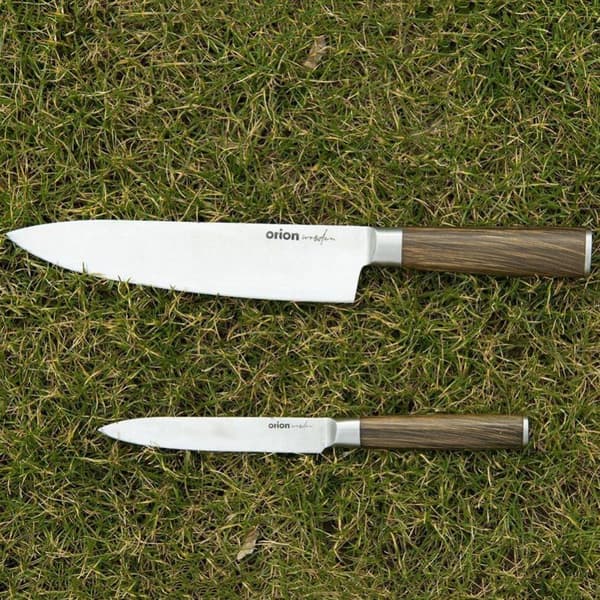 Set med tre köksknivar: kockkniv, universalknivar, rostfritt stål