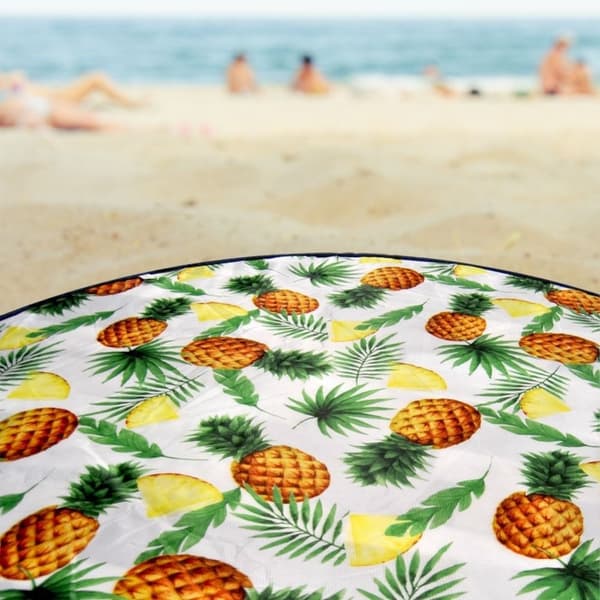 Sammenklappelig letvægtsmåtte til strand og picnic