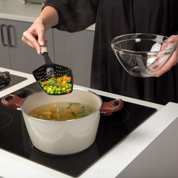 Universal kjøkkenskje for pasta, dumplings og potetboller