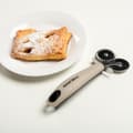 Pikkukuva 7 / 9: Keittiövälineet sileillä ja aaltoilevilla terästerillä pastaa varten