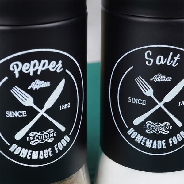 Elegant serveringsset i glas och svart metall för salt & peppar